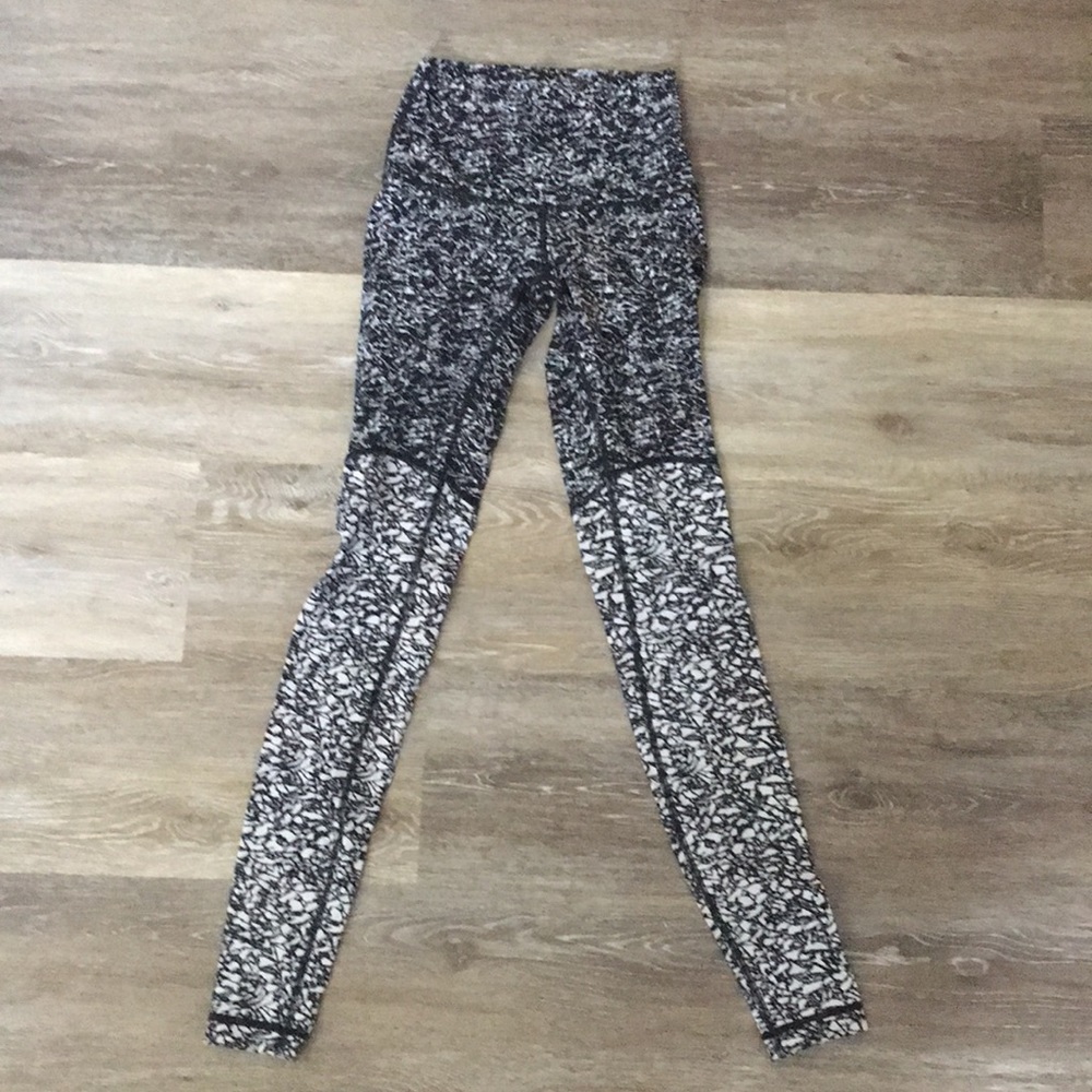 Lululemon ⚡️ Never Worn Size 4 Leggings